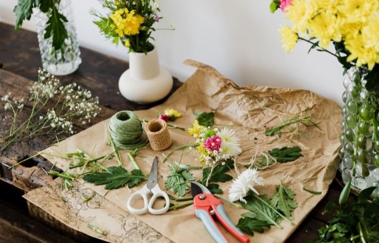 A Adição das Flores Principais: O Foco do Seu Arranjo - inspiração 1