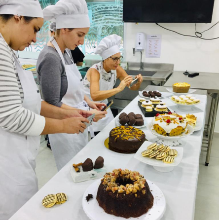 Introdução à Decoração: Começando com o Essencial para Deixar Seus Doces Lindos - inspiração 1