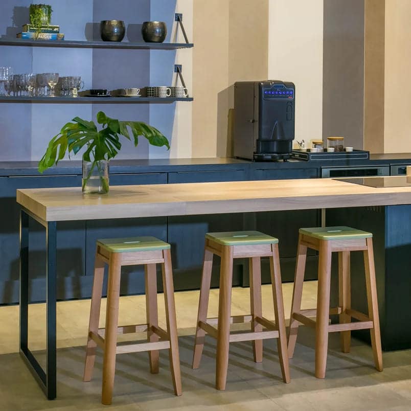 Minimalismo moderno: bancadas de madeira com design clean e funcional - inspiração 2