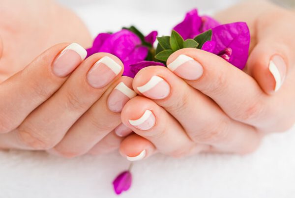 por que minhas unhas quebram facilmente