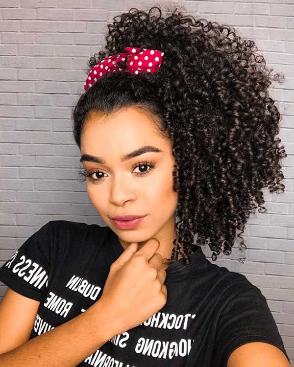 Rotina Noturna para Cabelos Cacheados: O Segredo para Acordar sem Frizz