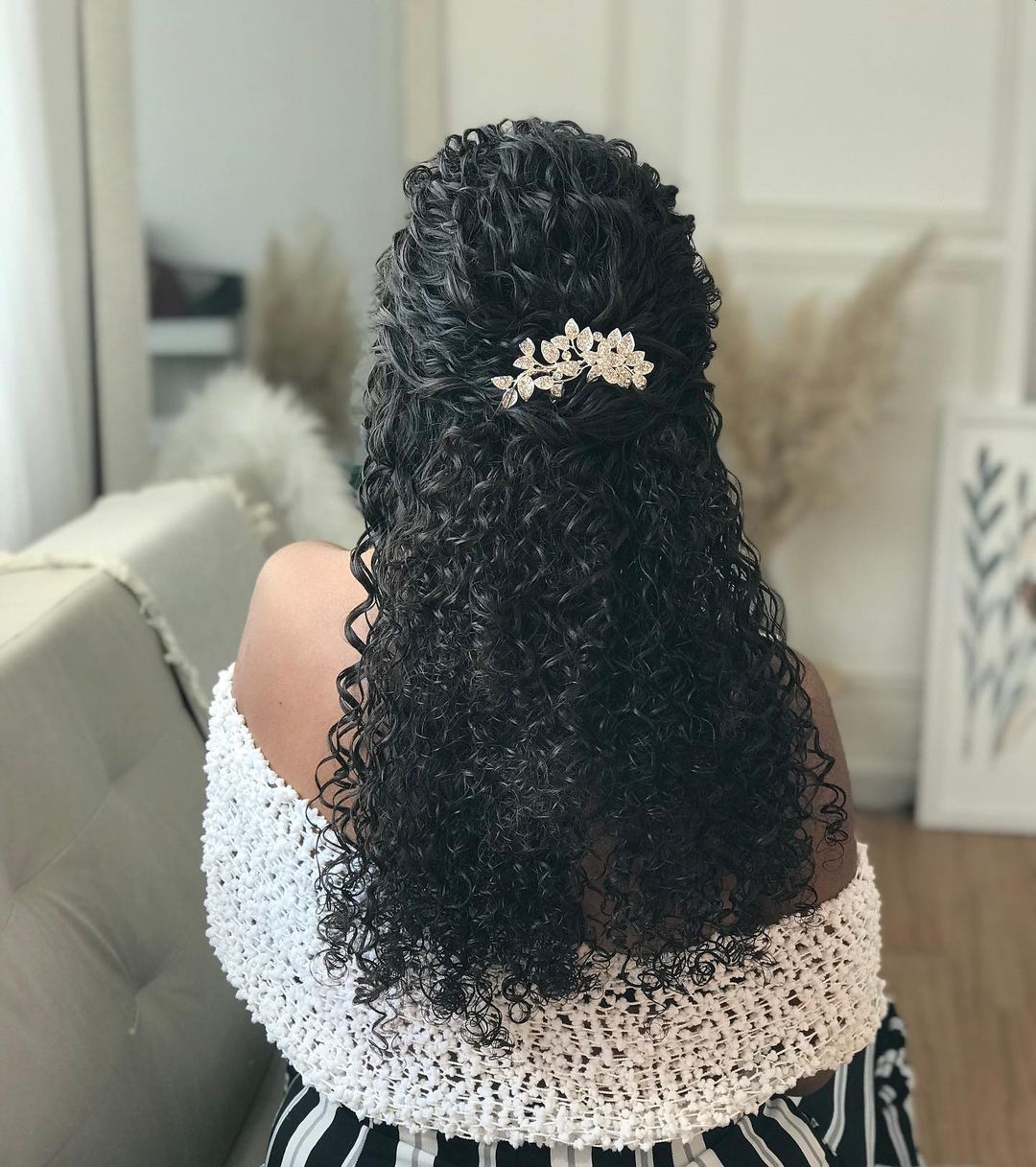 Rotina Noturna para Cabelos Cacheados: O Segredo para Acordar sem Frizz