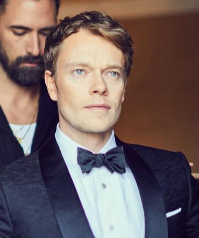 A Carreira de Alfie Allen Pós-Game of Thrones: Onde Ele Está Agora?