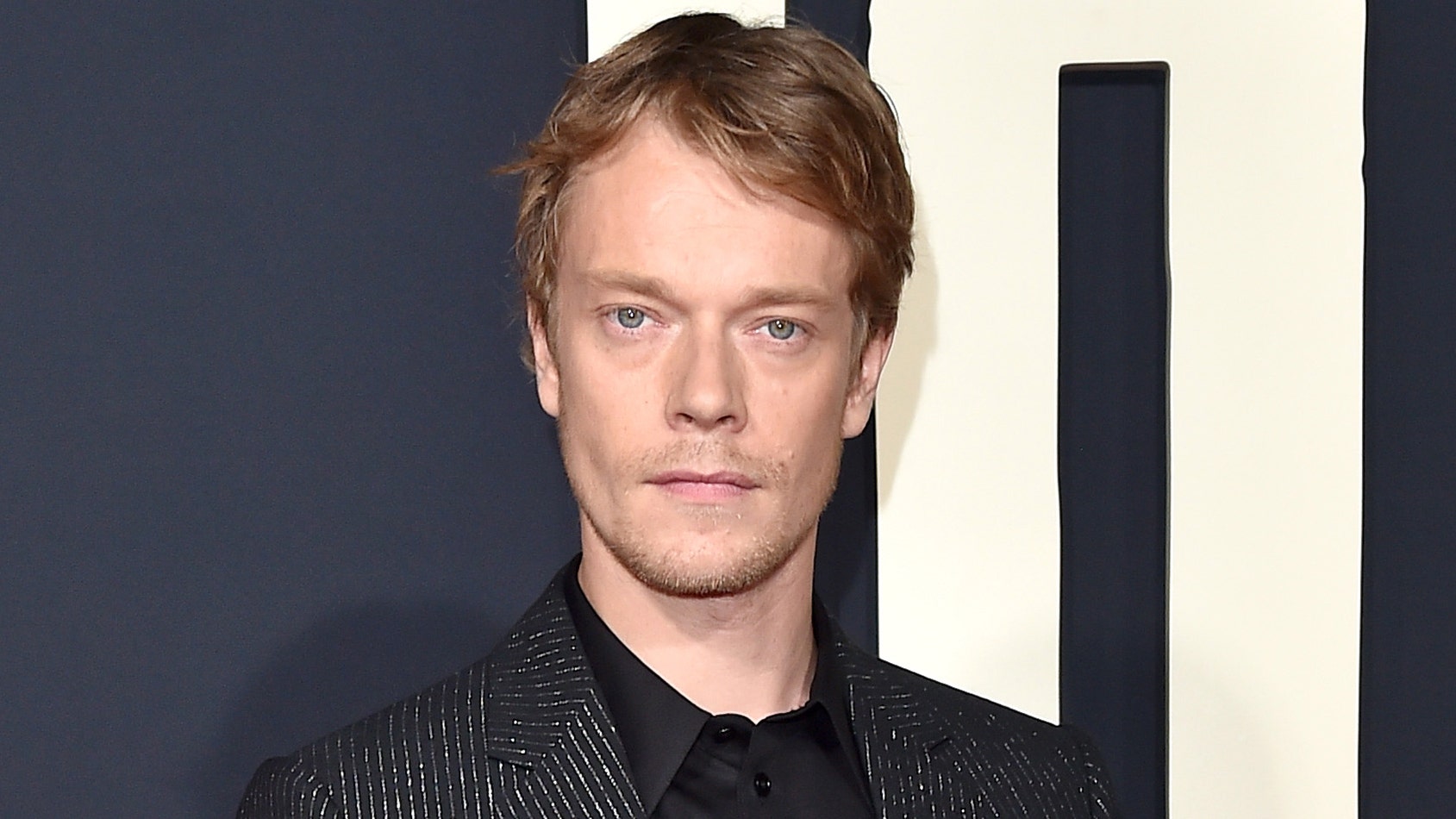 Alfie Allen e os Joy Awards: Bastidores da Presença do Ator em Riade