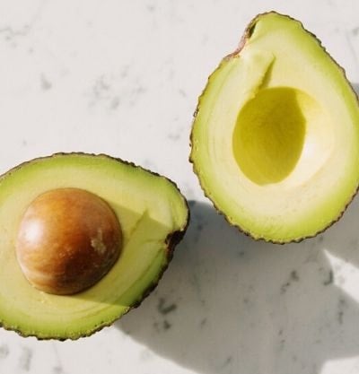 5 ideias de títulos: Receitas de Sucos Detox para uma Pele Perfeita; Guia Completo de Vitaminas Essenciais para a Saúde da Pele; Como a Hidratação Impacta Diretamente na Beleza da Sua Pele; Mitos e Verdades sobre Alimentos que Causam Acne; O Papel do Colágeno na Firmeza da Pele: Alimentos e Suplementos.