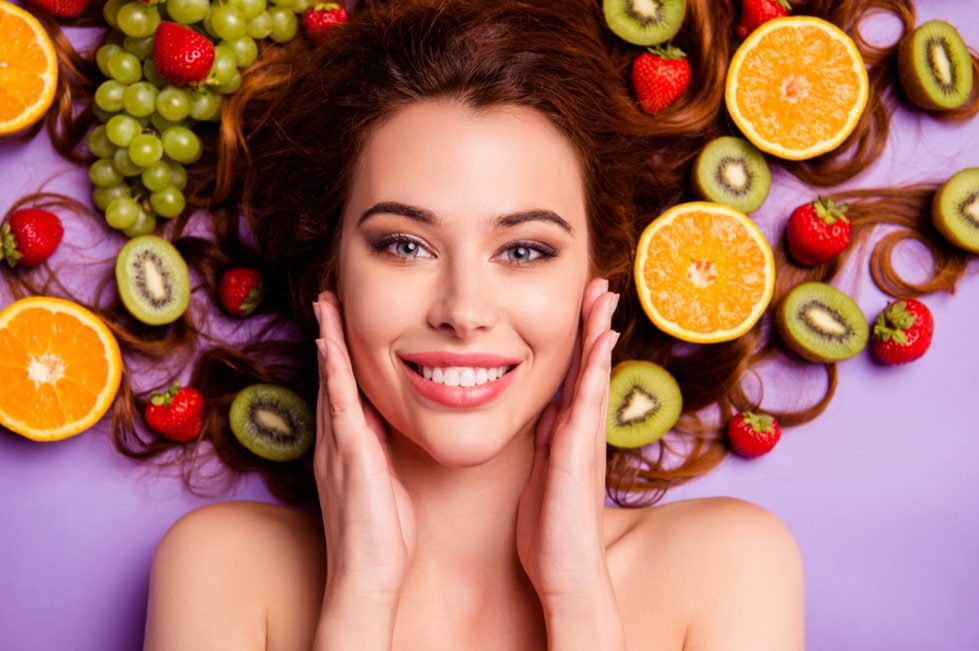 5 ideias de títulos: Receitas de Sucos Detox para uma Pele Perfeita; Guia Completo de Vitaminas Essenciais para a Saúde da Pele; Como a Hidratação Impacta Diretamente na Beleza da Sua Pele; Mitos e Verdades sobre Alimentos que Causam Acne; O Papel do Colágeno na Firmeza da Pele: Alimentos e Suplementos.