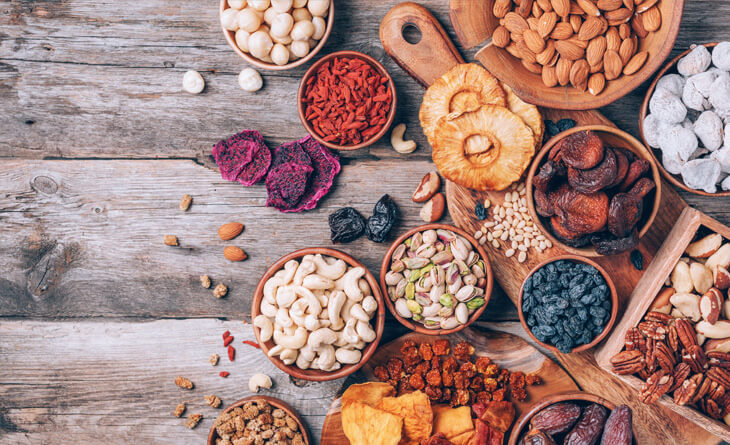 5 ideias de títulos: Receitas de Sucos Detox para uma Pele Perfeita; Guia Completo de Vitaminas Essenciais para a Saúde da Pele; Como a Hidratação Impacta Diretamente na Beleza da Sua Pele; Mitos e Verdades sobre Alimentos que Causam Acne; O Papel do Colágeno na Firmeza da Pele: Alimentos e Suplementos.