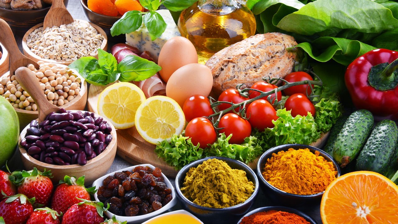 5 ideias de títulos: Receitas de Sucos Detox para uma Pele Perfeita; Guia Completo de Vitaminas Essenciais para a Saúde da Pele; Como a Hidratação Impacta Diretamente na Beleza da Sua Pele; Mitos e Verdades sobre Alimentos que Causam Acne; O Papel do Colágeno na Firmeza da Pele: Alimentos e Suplementos.