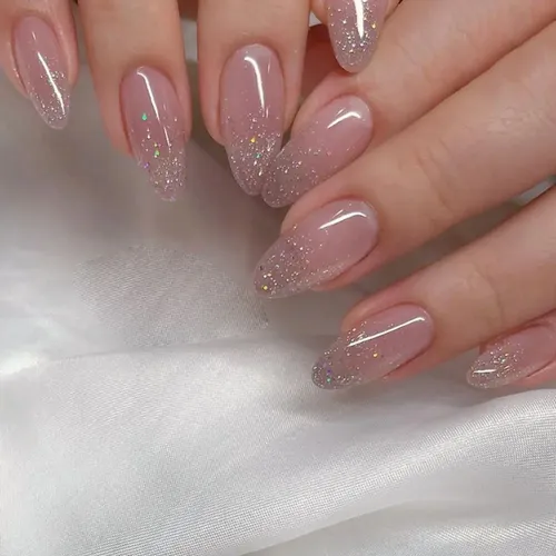 Unhas amendoadas nude