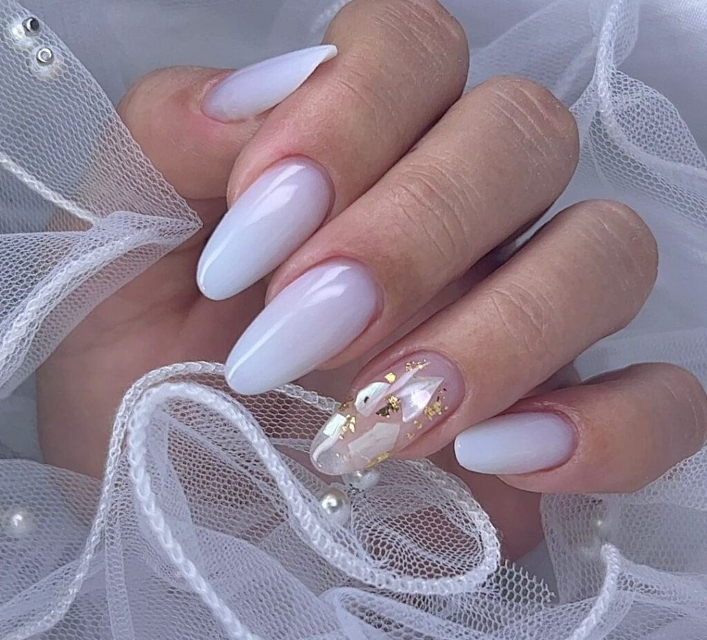 Unhas amendoadas coloridas