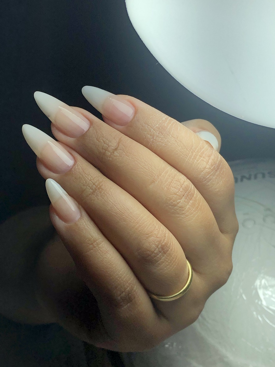 Unha almond preta