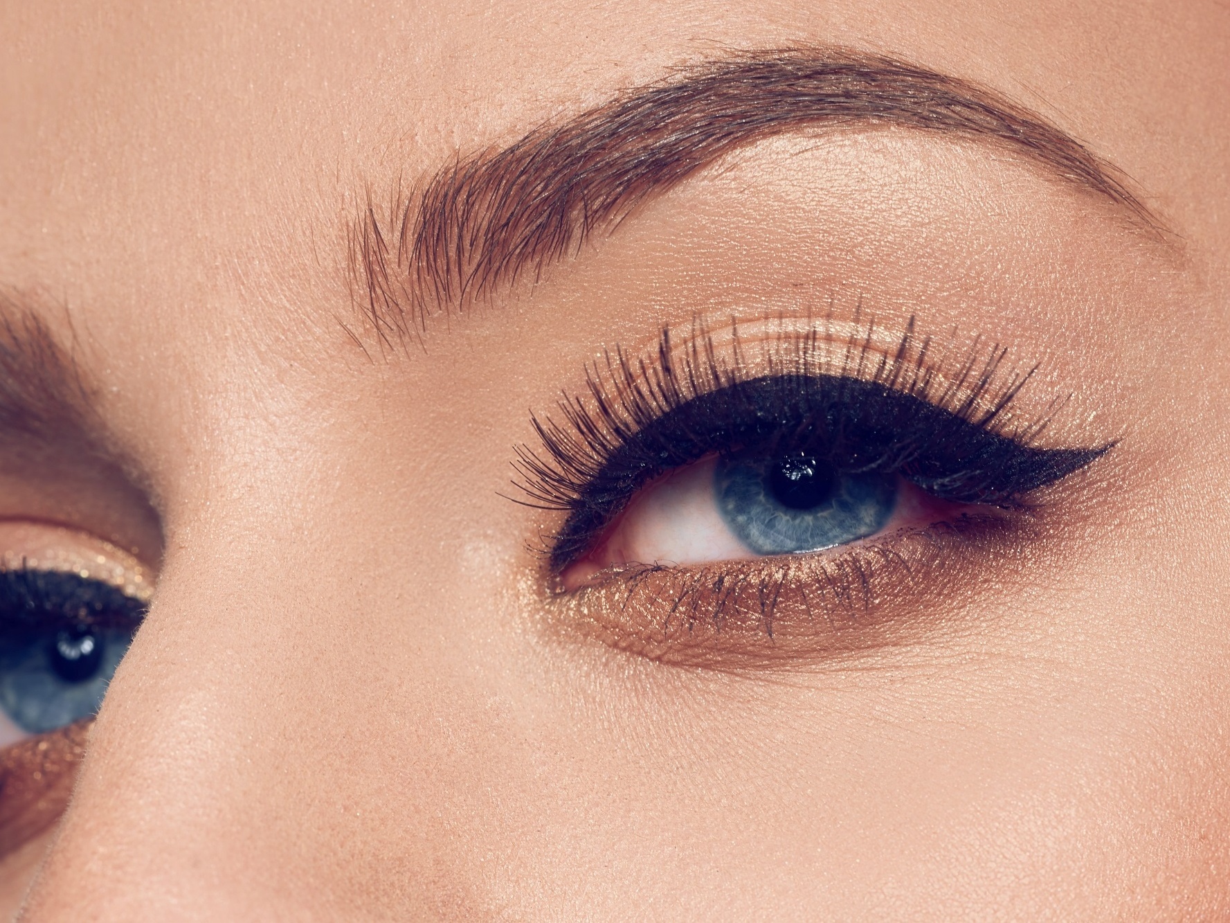 1. O que é o Volume 3D nos Cílios? Entenda a Técnica.
2. Volume 3D vs. Fio a Fio: Qual a Melhor Escolha para Você?
3. Durabilidade e Cuidados Essenciais para sua Extensão de Cílios 3D.
4. Contraindicações do Alongamento de Cílios 3D: Quem Deve Evitar?
5. Como Escolher a Lash Designer Ideal para seu Volume 3D.