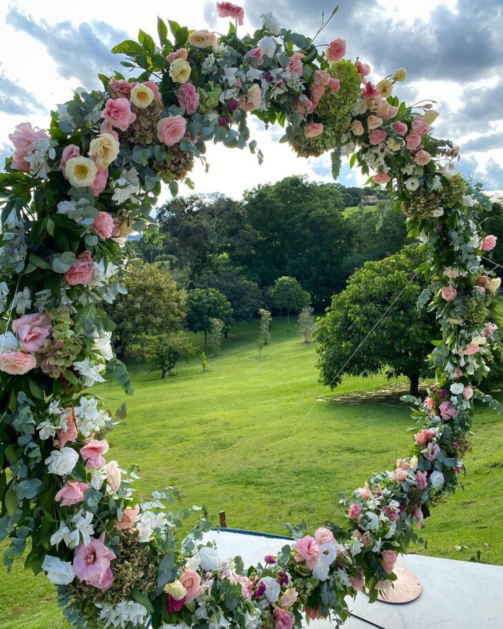 Arco de Flores: Ideias Criativas para Aniversários e Noivados