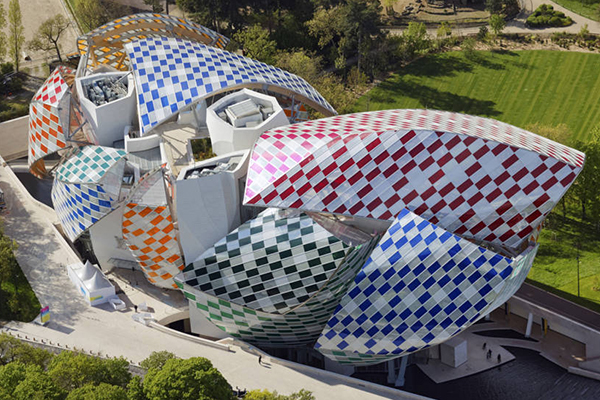 designers de moda com formação em arquitetura