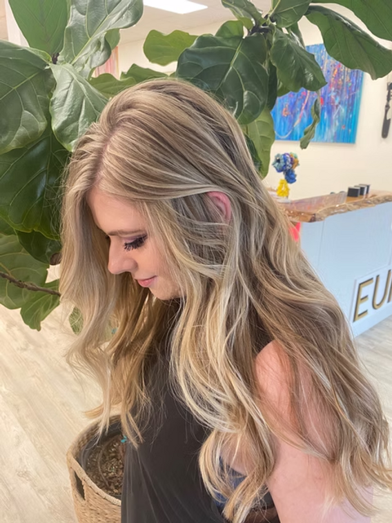 Ash Blonde com Raiz Esfumada