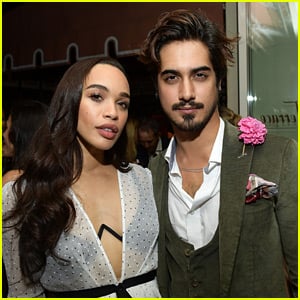 detalhes noivado halsey avan jogia