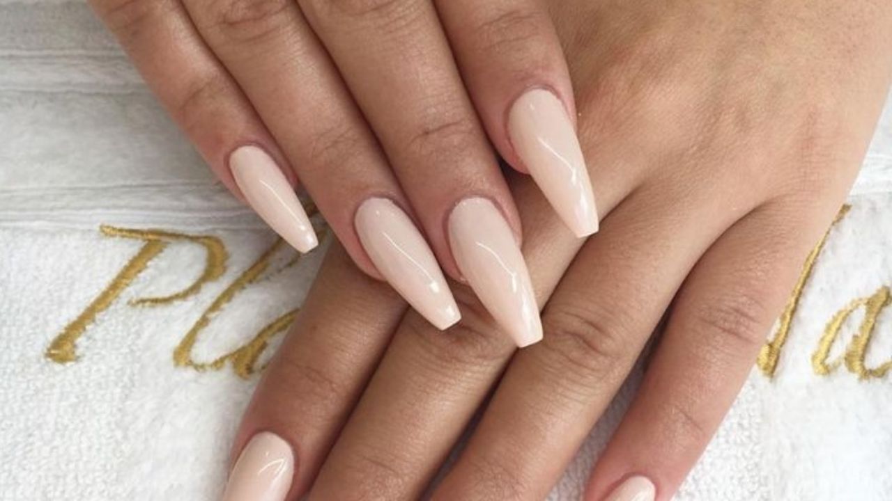 unha bailarina minimalista