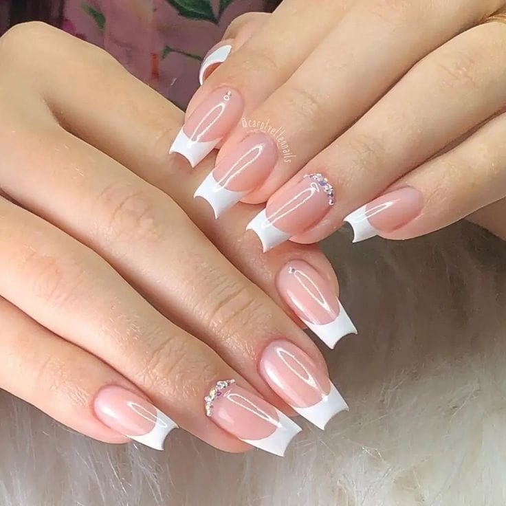 unha bailarina com glitter encapsulado