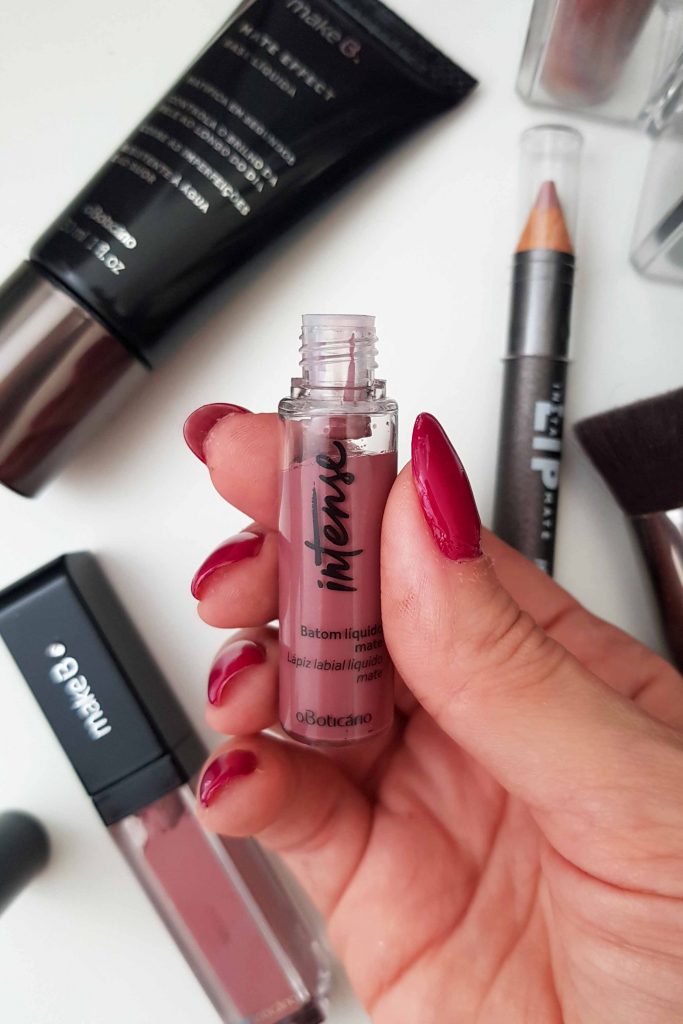 batom roxo o boticário mate