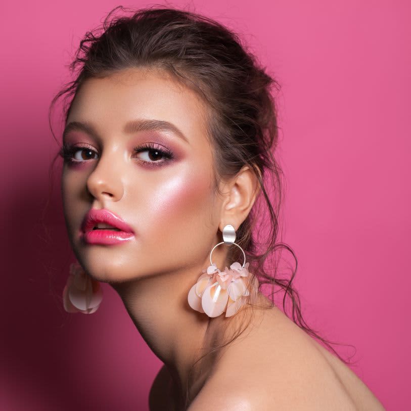 Batom rosado matte vs. cremoso: qual o melhor para você?