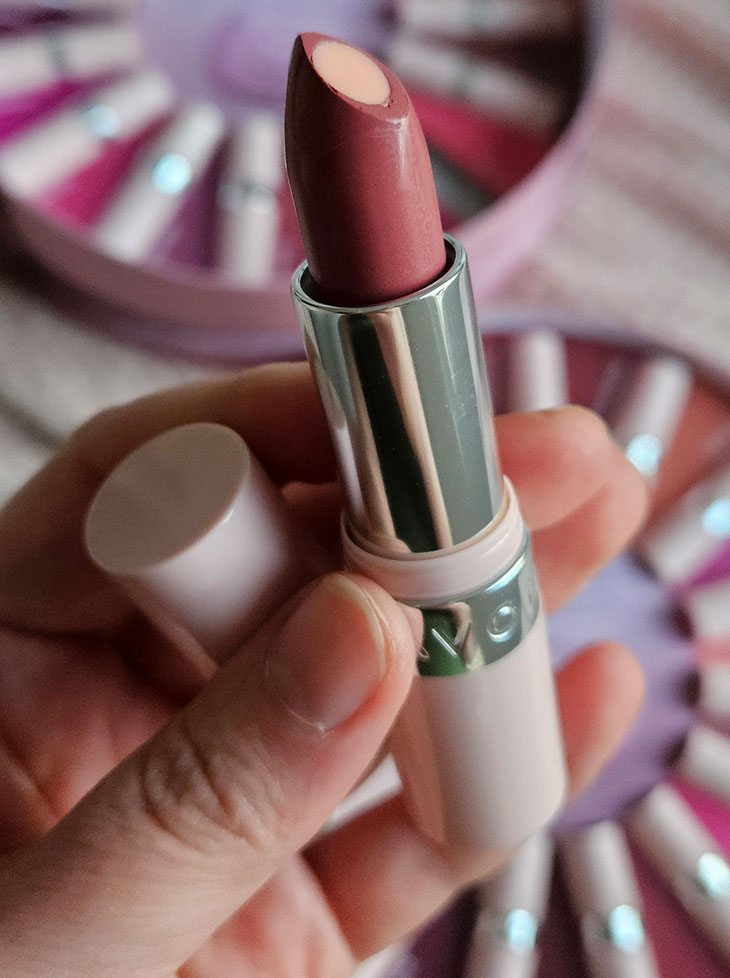 Resenha Detalhada: Batom Líquido Matte Glitter Effect Power Stay Avon