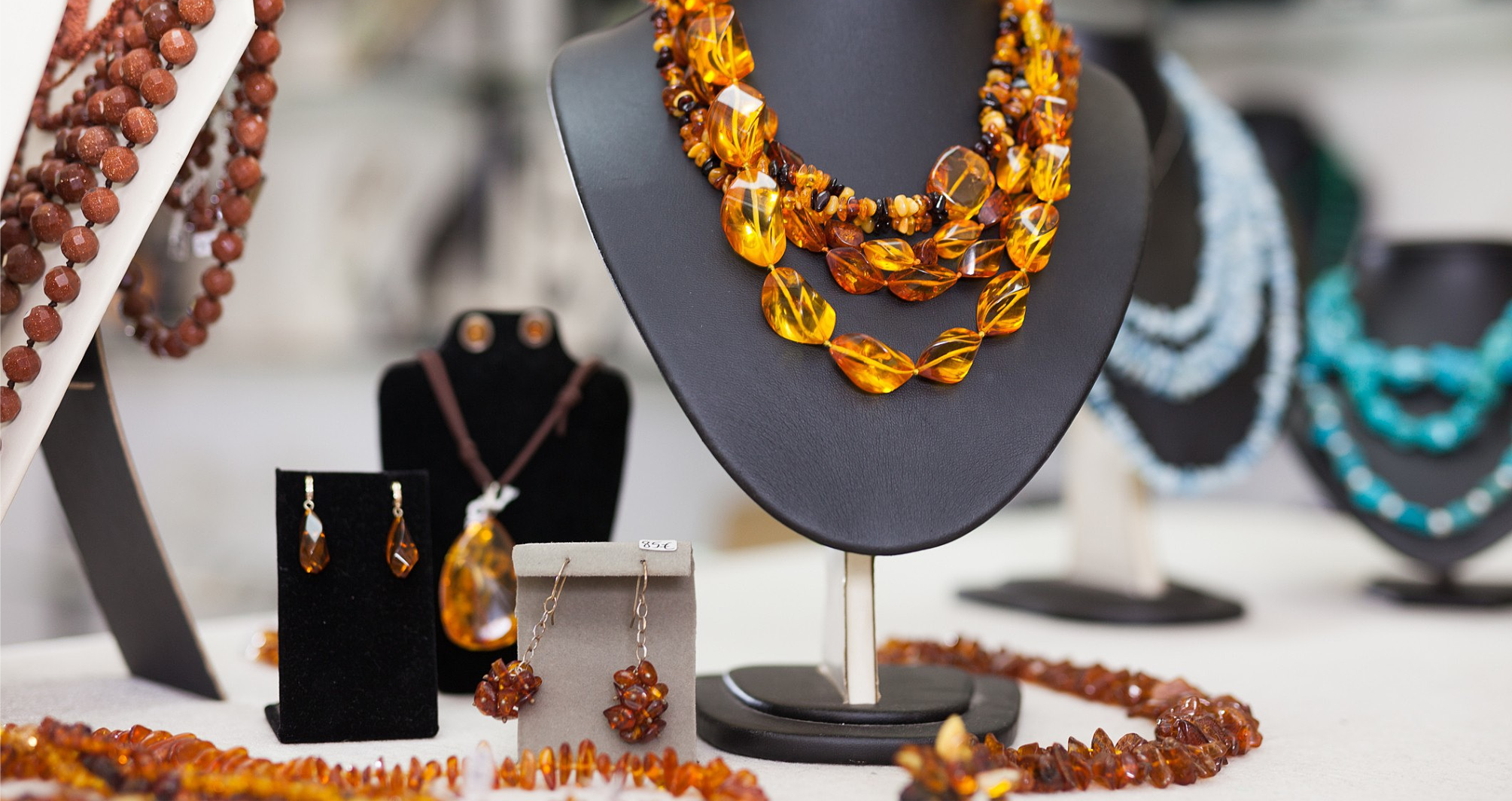 Como Identificar e Aplicar as Tendências de Acessórios 2025/2026 no seu Negócio