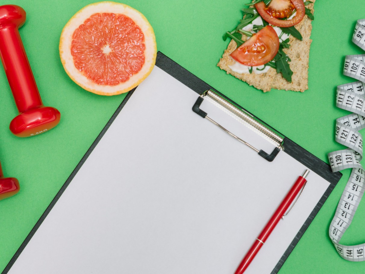 5 ideias de títulos:
1. Calculadora de Calorias Boa Forma: Seu Guia Completo para o Controle de Peso
2. Desvendando a TMB: Como Calcular Sua Taxa Metabólica Basal e Otimizar sua Dieta
3. Gasto Calórico Diário: Métodos Manuais e Digitais para Alcançar seus Objetivos
4. IMC e Peso Ideal: Entenda os Cálculos e Planeje sua Saúde com Boa Forma
5. Emagrecimento Saudável: Criando um Déficit Calórico Inteligente com Ferramentas Boa Forma