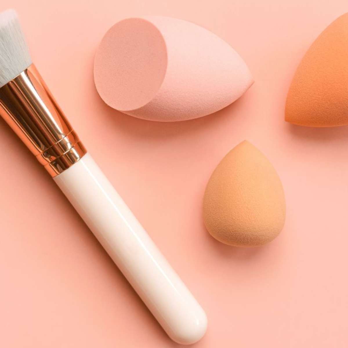 como evitar manchas na maquiagem usando esponja