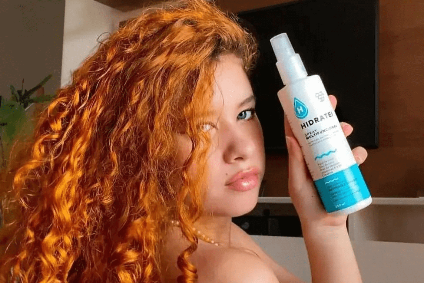 Cabelo acobreado ondulado