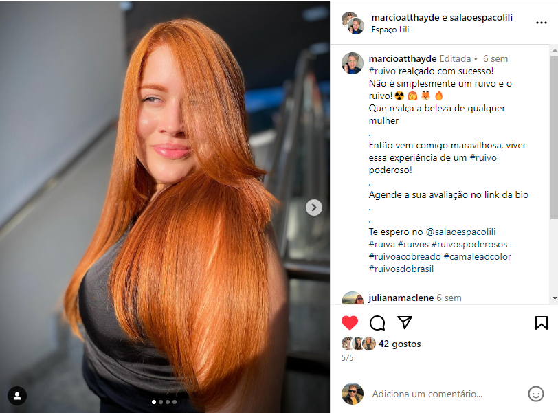 Cabelo acobreado em pele morena
