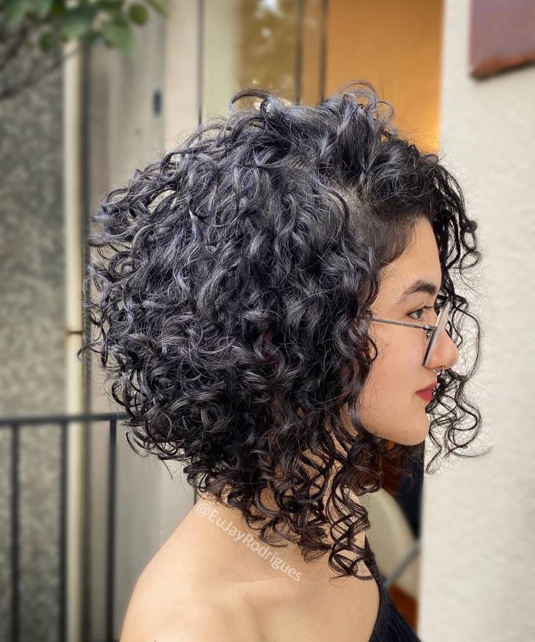 luzes mel em cabelo cacheado curto corte long bob