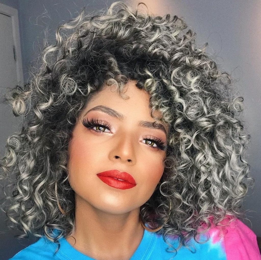 melhores cortes cabelo cacheado curto com luzes