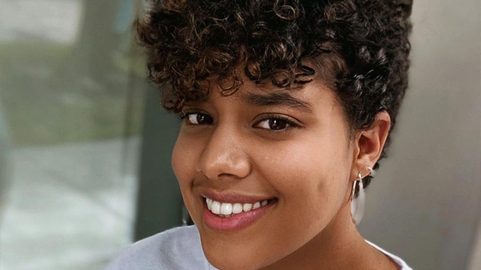 Cabelo Cacheado Em Camadas Médio