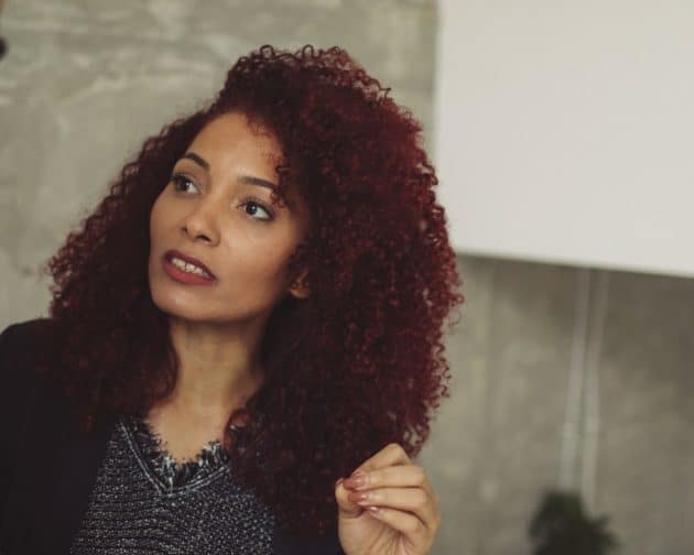 Marsala ou Borgonha: Qual o Melhor Ruivo Escuro para Cabelos Cacheados?; Rotina de Cuidados Essenciais para Cabelos Cacheados Ruivos Escuros; Inspirações de Cabelo Cacheado Ruivo Escuro para Todos os Tons de Pele