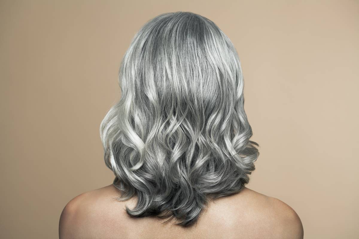 melhor corte pixie para rosto redondo cabelo branco