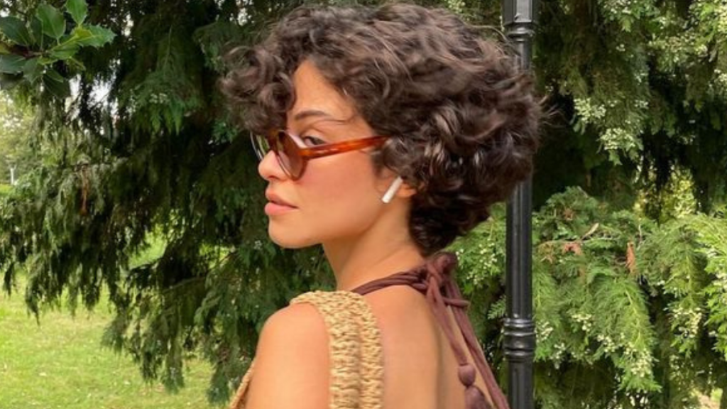 tendências cabelo cacheado curto feminino