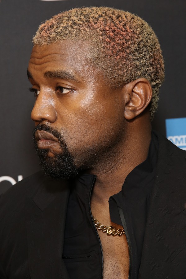 Cabelo platinado masculino
