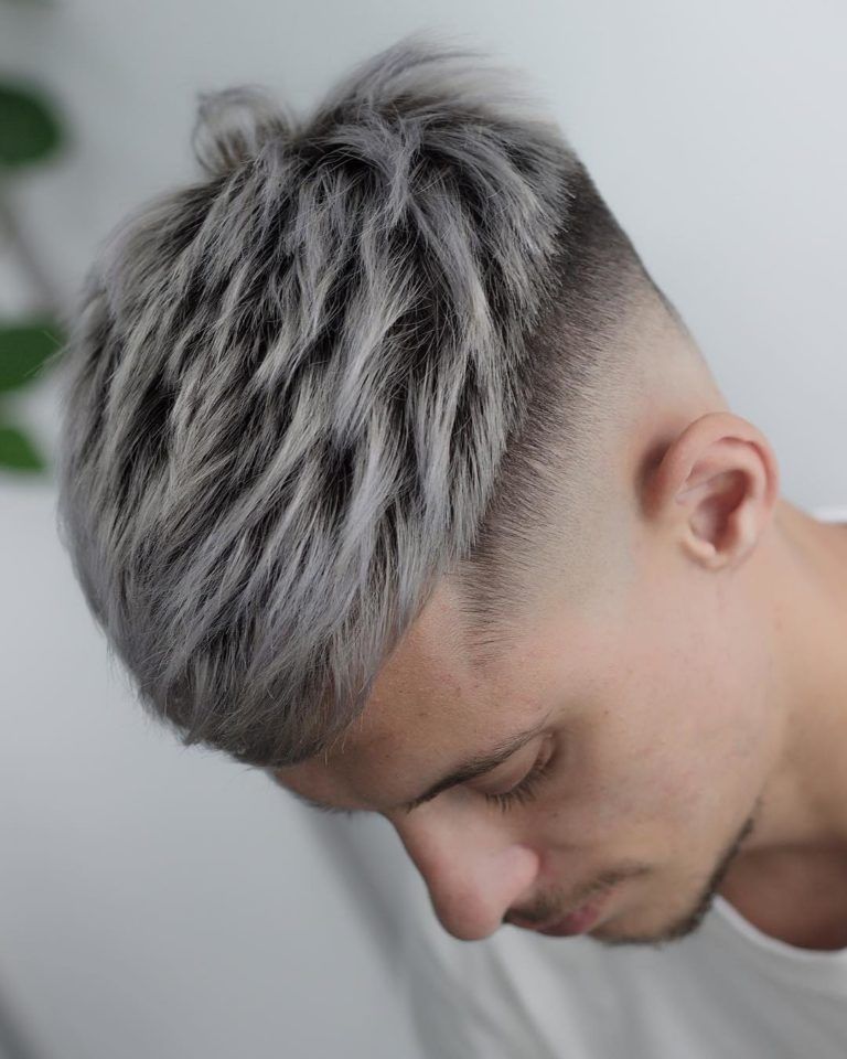 Cabelo descolorido masculino com degradê