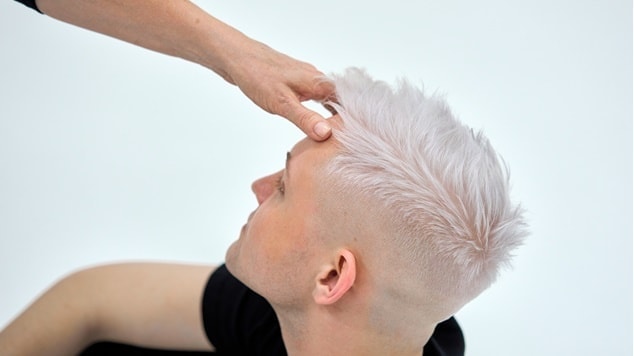 Corte fade com topo descolorido