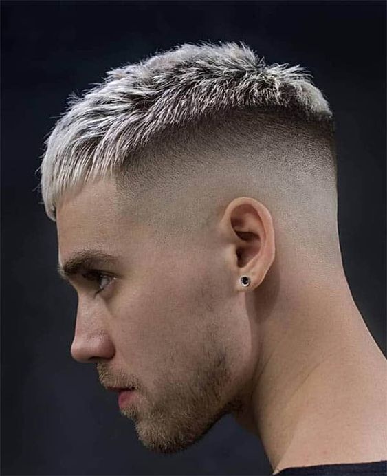 Corte fade com topo descolorido