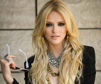 5 Títulos para Posts Satélites:
1. Cortes de Cabelo Longo que Dominaram 2015: Inspire-se!
2. O Coque Masculino: A Tendência Surpreendente de 2015
3. Cabelos das Famosas em 2015: O Que Elas Usavam?
4. Camadas e Textura: Os Segredos dos Cabelos Longos de 2015
5. De 