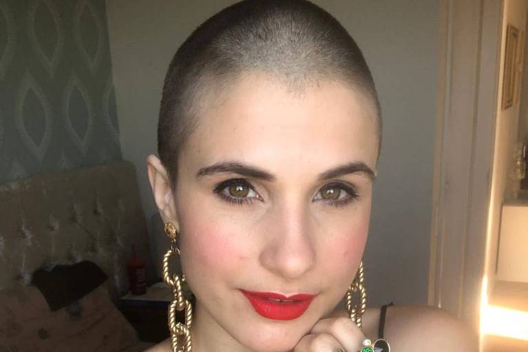 cabelo raspado para rosto redondo