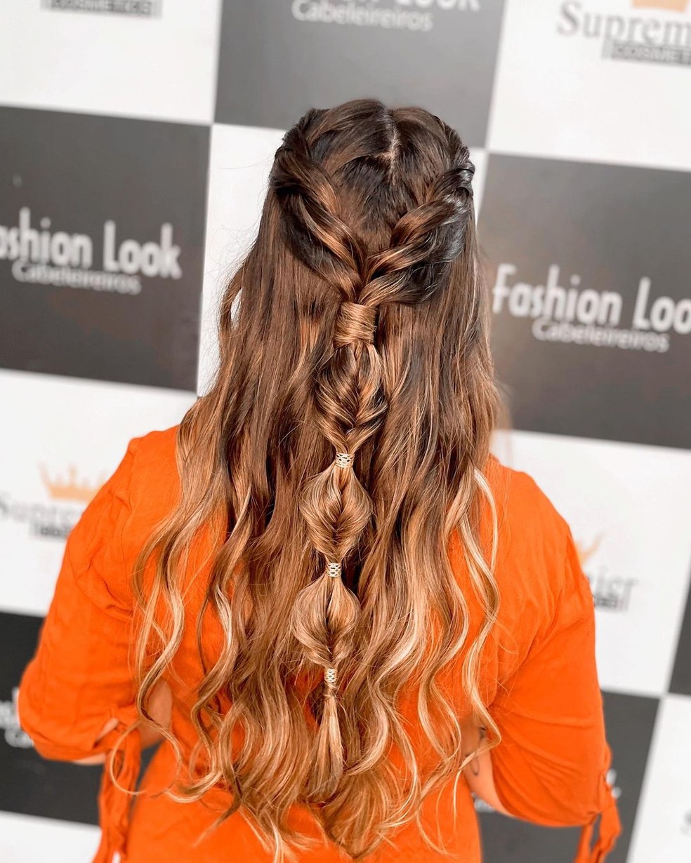 Dicas de Finalização para Penteados com Tranças: Textura, Volume e Fixação
