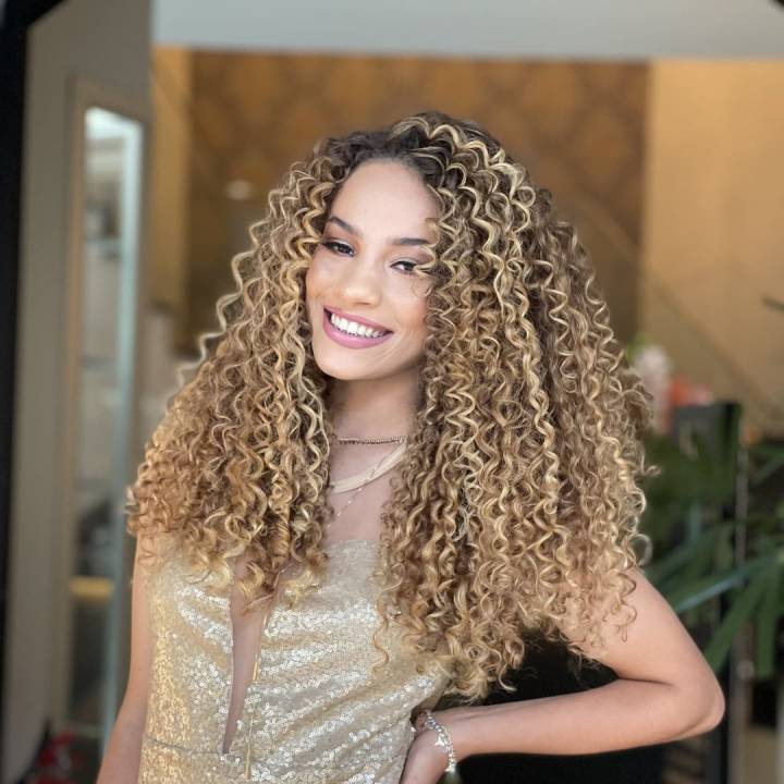 luzes em cabelo cacheado 3A