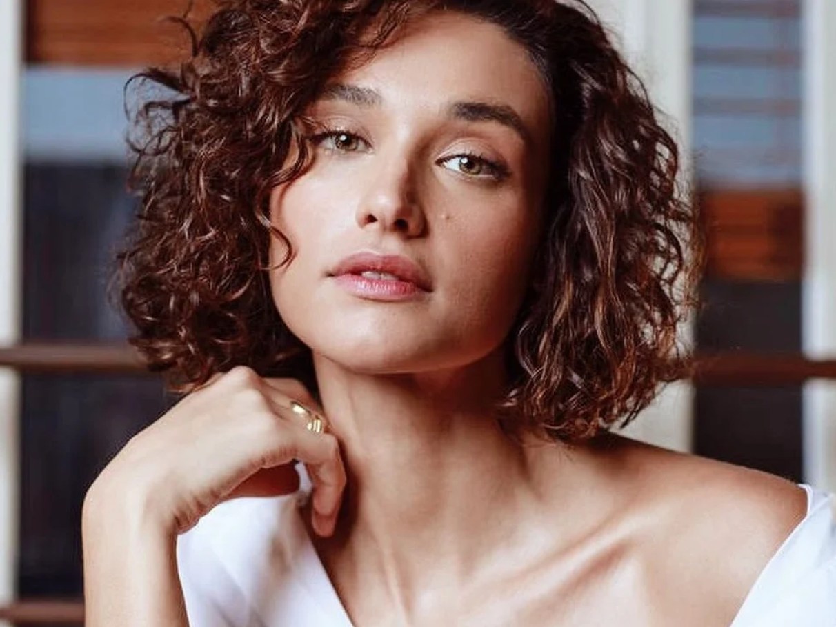 Cabelos Enrolados Com Bobes