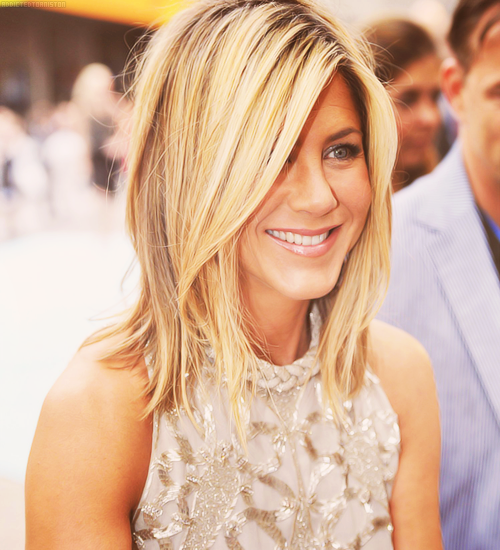 5 ideias de títulos:
1. Tendências de Cortes de Cabelo para o Inverno de 2013: O Guia Completo
2. Franjas em Alta: Como Adotar o Estilo do Inverno 2013
3. Long Bob e Cortes Geométricos: Os Looks Que Dominaram o Inverno 2013
4. Cores de Cabelo para o Inverno 2013: Tons Sofisticados e Fechados
5. Penteados Estruturados com Gel: A Tendência do Fashion Rio Inverno 2013