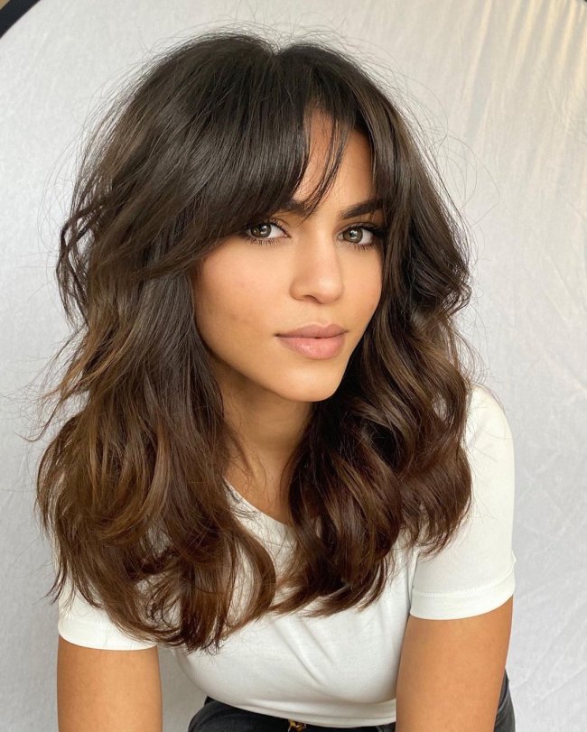 cabelo médio ondulado