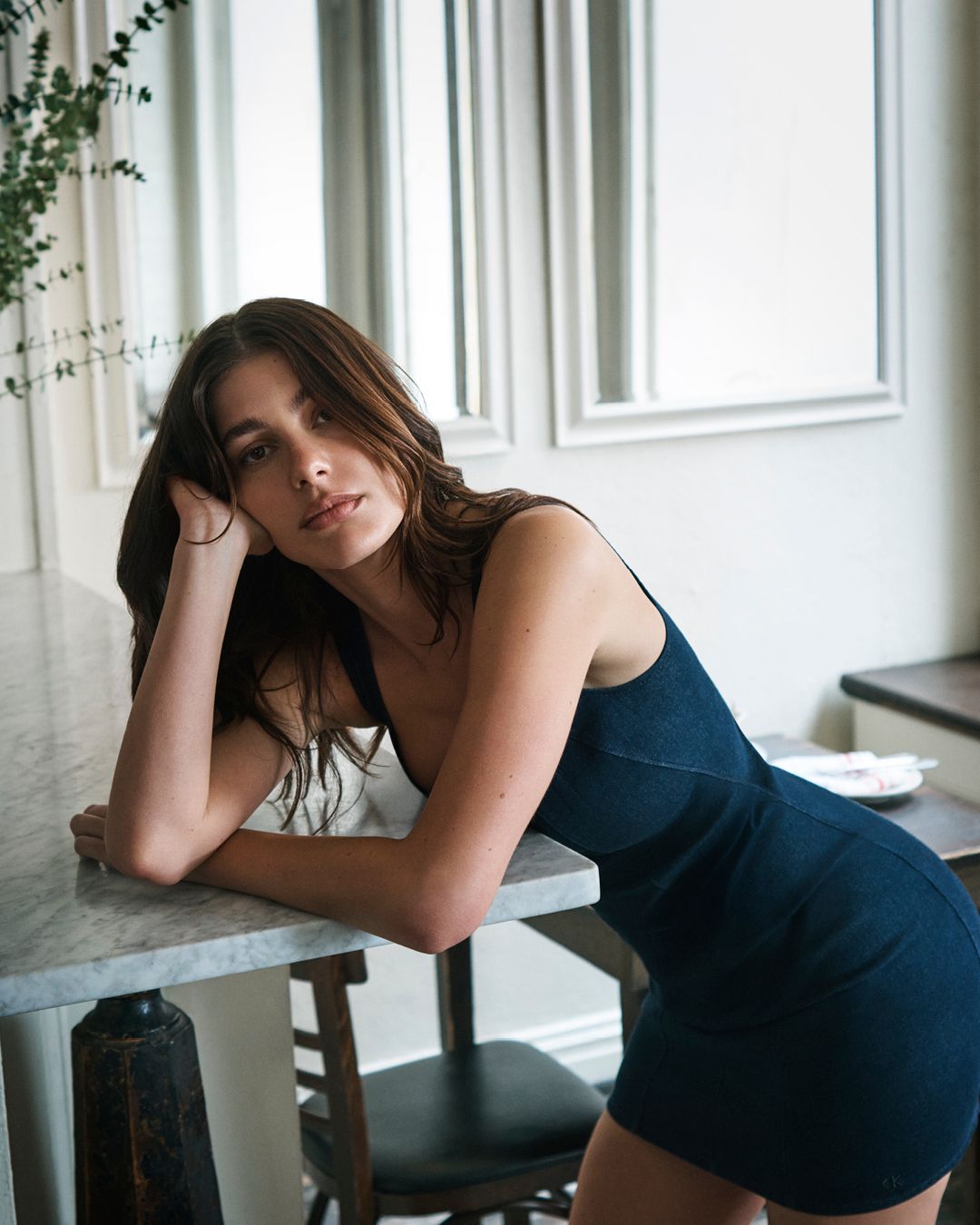 jeans de cintura alta Calvin Klein Camila Morrone