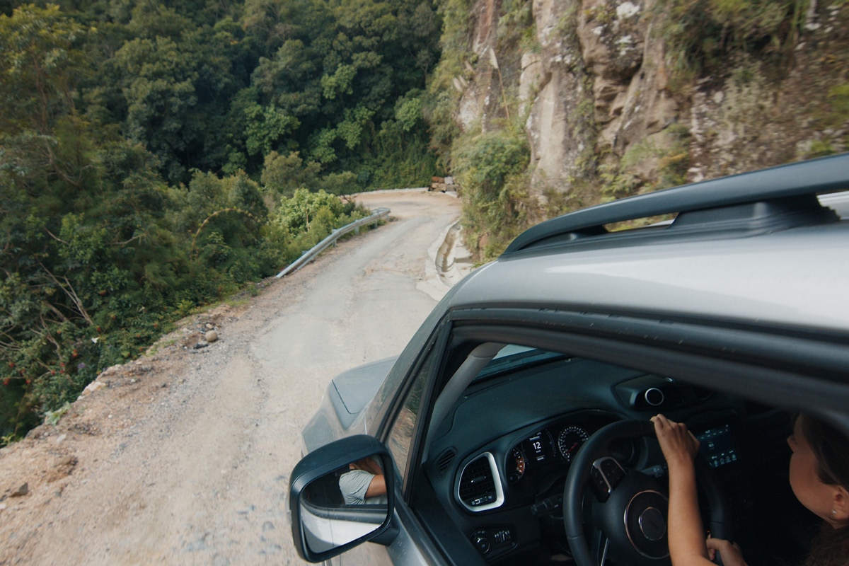 Como Funciona o Assistente de Partida em Rampa (Hill Holder)?