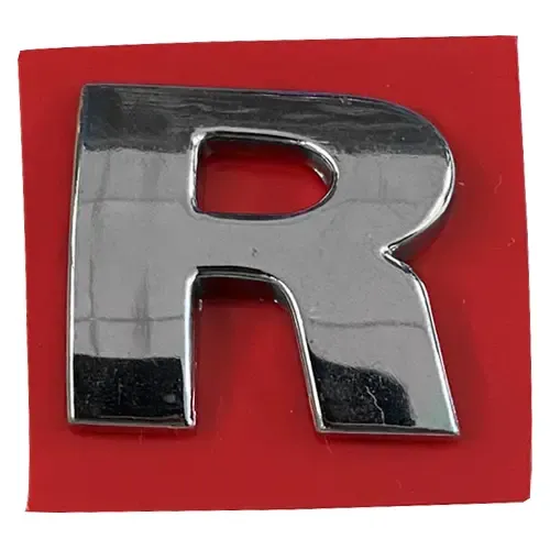 carro com R na placa